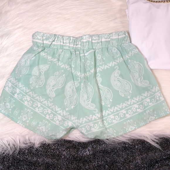 Mint paisley shorts - Picture 3 of 3